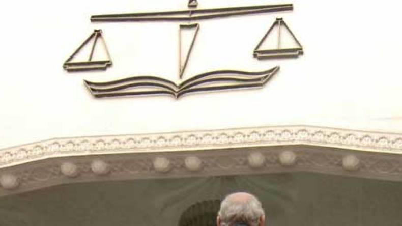 رسائل بأسماء زوجات سياسيين وعسكريين للتحايل على الجزائريين