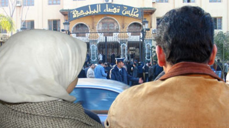 نساء يجرون أزواجهن إلى المحاكم بتهمة إهمال فراش الزوجية