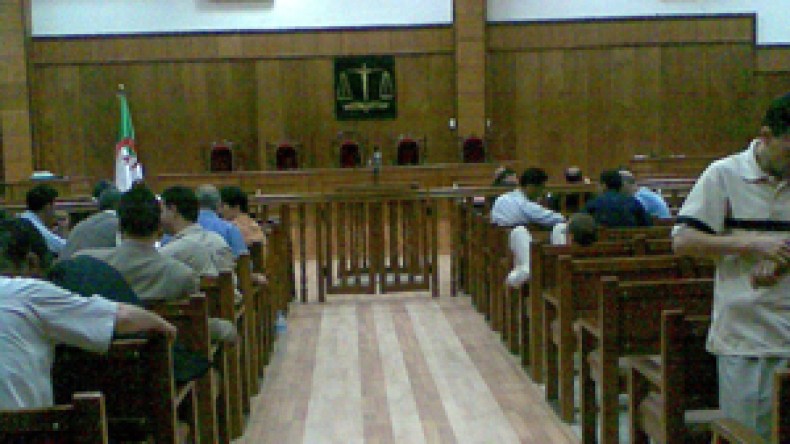 المحضرون القضائيون يطالبون بتأمينهم في المناطق النائية