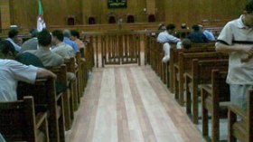 مراهقون متورطون في تفجير استهدف ثكنة براقي أمام محكمة الجنايات