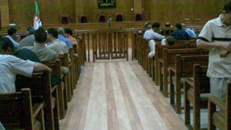 مراهقون متورطون في تفجير استهدف ثكنة براقي أمام محكمة الجنايات