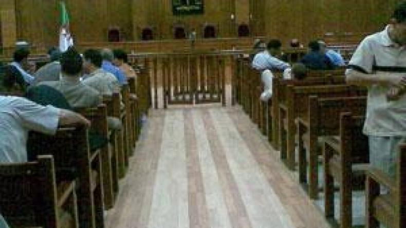 مديرية التربية بتيزي وزو تهين شهيدا وترمي بأغراض بناته إلى الشارع