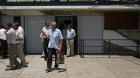 تشابه الأسماء يدين مواطنا في 8 قضايا وآخر بـ 10 سنوات في قضية مخدرات