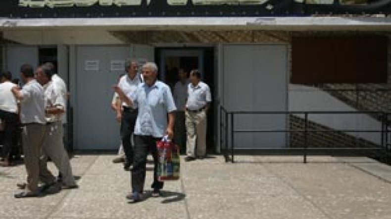 يخترق‭ ‬‮”‬سكانير‮”‬‭ ‬المحكمة‭ ‬ويعتدي‭ ‬بسكين‭ ‬على‭ ‬موظفة‭ ‬وشرطي‭ ‬ببومرداس