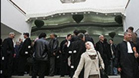 نيابة البليدة تأمر بإيداع صاحب “الـ1000 وجه” الحبس وتصويره للأفلام الخليعة