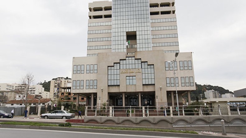 موظفة بشهادة مزورة طيلة 20 سنة بهيئة رسمية!