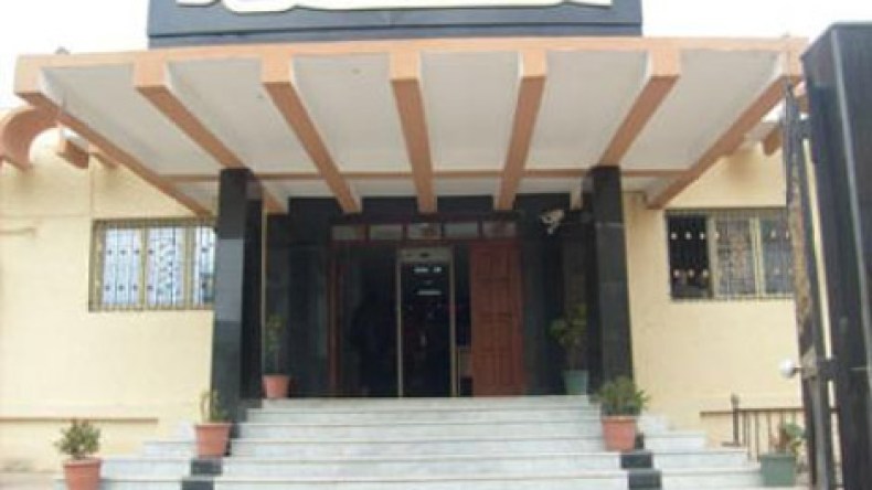 شاب يغرق صديقه في قناة لصرف المياه  ويُشعل النار في جسده بتبسة