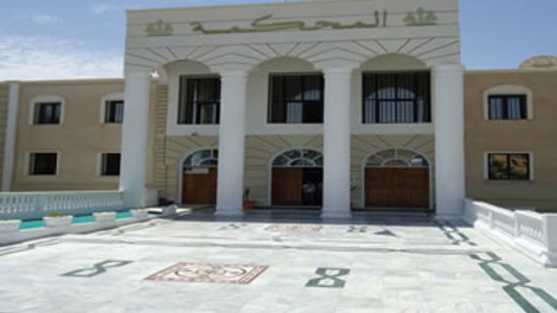 عاق يعتدي على أمه ببسكرة