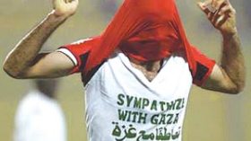 السياسة والدين في قلب المعارك الكروية