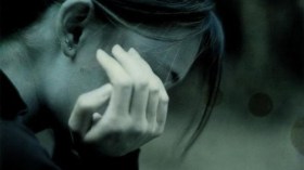 هل‭ ‬أتخلى‭ ‬عن‭ ‬مبادئي‭ ‬أم‭ ‬أبقى‭ ‬قابضة‭ ‬على‭ ‬الجمر؟