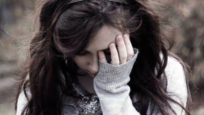 والدي الغني لم يرحم فقري ويُتمي