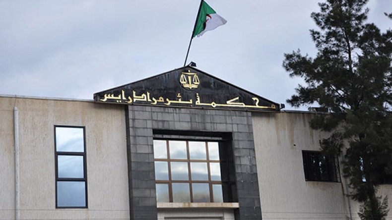محاكمة رعية إفريقي بتهمة النصب