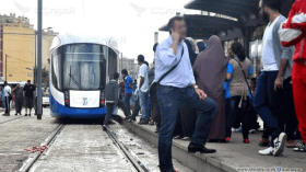 غاضبون يقطعون طريق الترامواي بحسين داي