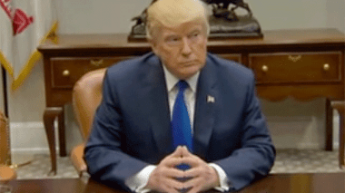 ترامب يعيد تغريد مقاطع فيديو معادية للمسلمين