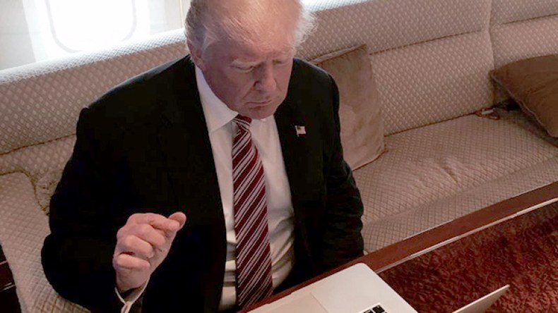 حظر دخول المسلمين إلى أمريكا يعود إلى موقع الرئيس الجديد