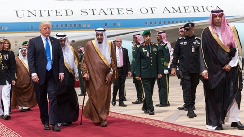 استقبال حافل وعقود بـ380 مليار دولار