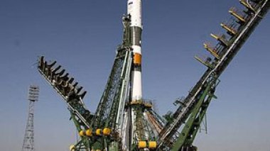 Une fusée Soyouz avec trois spationautes en route vers l'ISS