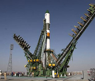 Une fusée Soyouz avec trois spationautes en route vers l'ISS