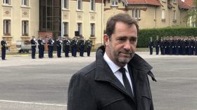 على الجزائريين الحذر من حكومة فرنسية بِخلفية استعمارية