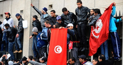 Tunis: affrontements devant le ministère des Droits de l'Homme, plusieurs blessés