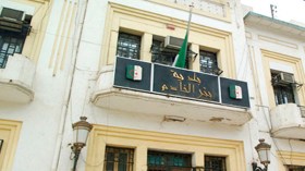 سكان بئر خادم ينتفضون ويطالبون المير بالرحيل