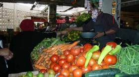 حرائق الغابات وموسم الأعراس يرفعان أسعار الخضر بالبويرة