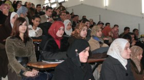 زيادة منح الطلبة من 900 دينار إلى 1350 دينار شهريا