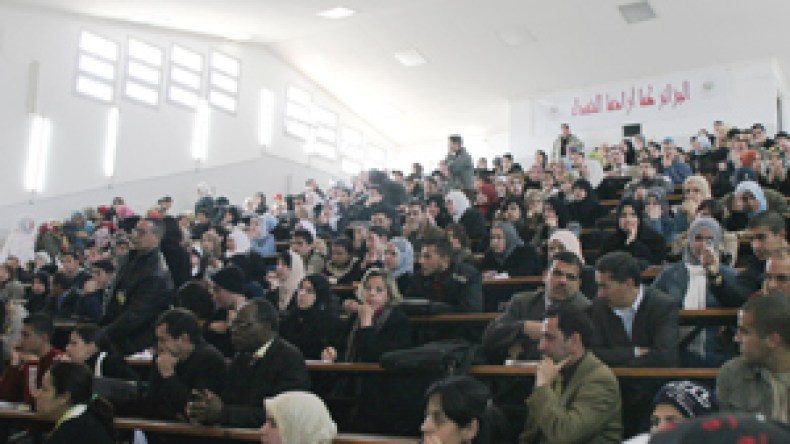 أساتذة يبيعون المحاضرات للطلبة بـ 400 دينار