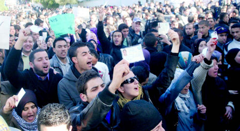 1600 diplômés du DEUA  menacent de grève