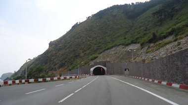 Trois ponts et deux tunnels menacent des milliers d'Algériens de mort
