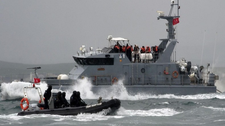 البحرية التونسية تنقذ 45 “حراقا” بينهم جزائريان