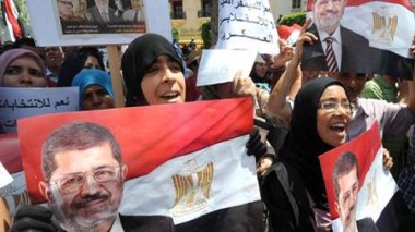 Manifestation à Tunis pour dénoncer le renversement du président Morsi