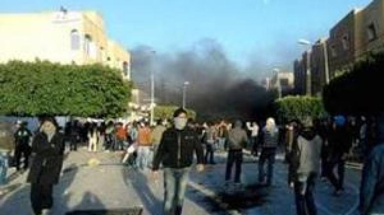 بوتفليقة : لدي ثقة في خروج تونس من أزمتها