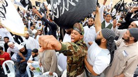 “نتلقى التعليمات من خمسة جزائريين كانوا زعماءنا!”