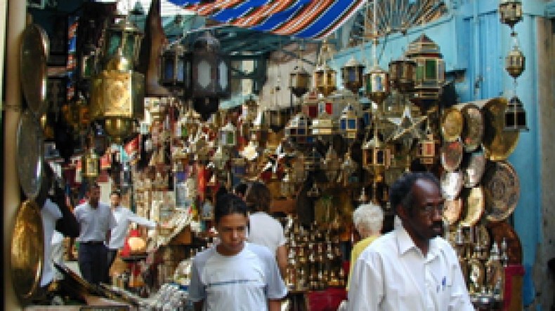 6000 جزائري يعبرون أم الطبول يوميا للإستجمام في تونس