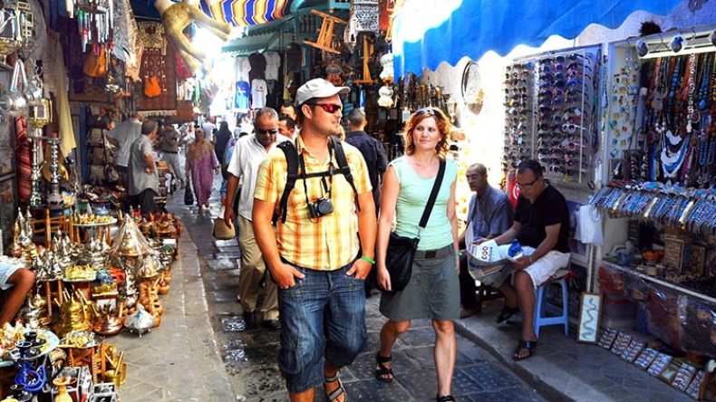 100 دينار تونسي مقابل 7400 دينار جزائري!