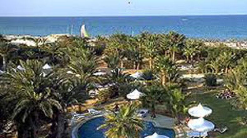 الجزائريون يعزفون عن تونس ووزير السياحة يعتبر موسم 2011 “الأسوأ في التاريخ”.