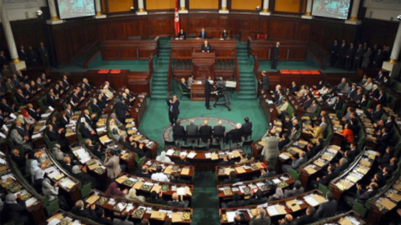 البرلمان التونسي يصادق على دستور جديد للبلاد