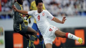 الجزائريون  ناصروا  نسور  قرطاج  وحزنوا  لتعادلهم  أمام  الغابون