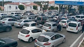 10 آلاف سيارة جزائرية في تونس