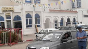 5 آلاف جزائري دخلوا تونس عبر مركز أم الطبول في يوم واحد