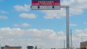 عاطلون تونسيون يغلقون معبرا حدوديا مع الجزائر