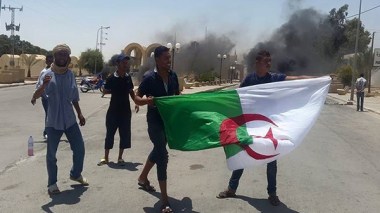 Tunisian Protesters Close A Border Post With Algeria