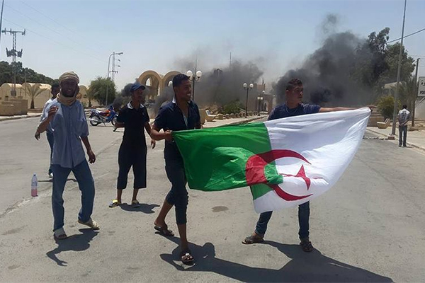 Tunisian Protesters Close A Border Post With Algeria