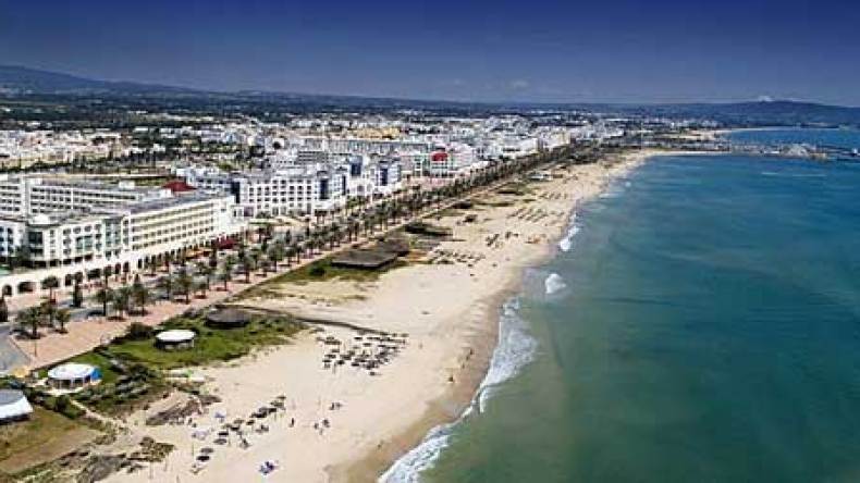 أئمة يدعون الجزائريين للاصطياف في تونس لإنعاش السياحة