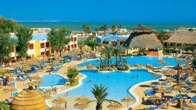 آلاف الجزائريين قصدوا الفنادق التونسية