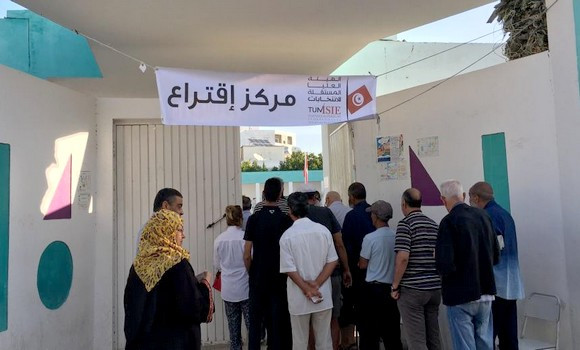 Les Tunisiens commencent à voter pour le second tour de la présidentielle