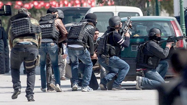 احتجاز سيارتين مفخّختين بداخلهما أسلحة وقذائف هاون بتونس