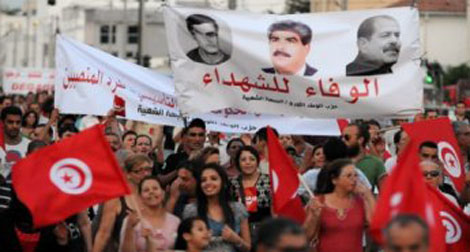 Tunisie: le gouvernement accuse le groupe Ansar al-Charia des meurtres de Mohamed Brahmi et Chokri Belaïd