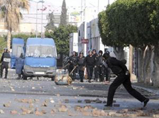 La famille du défunt Tahar Mergheni a affirmé que leur fils a été tué par deux balles perdues